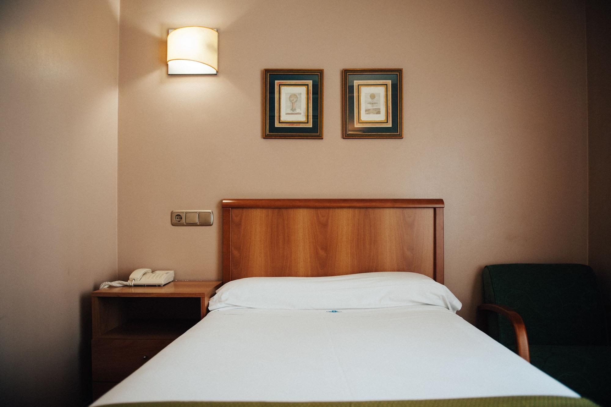 Hotel Carreno Oviedo Luaran gambar