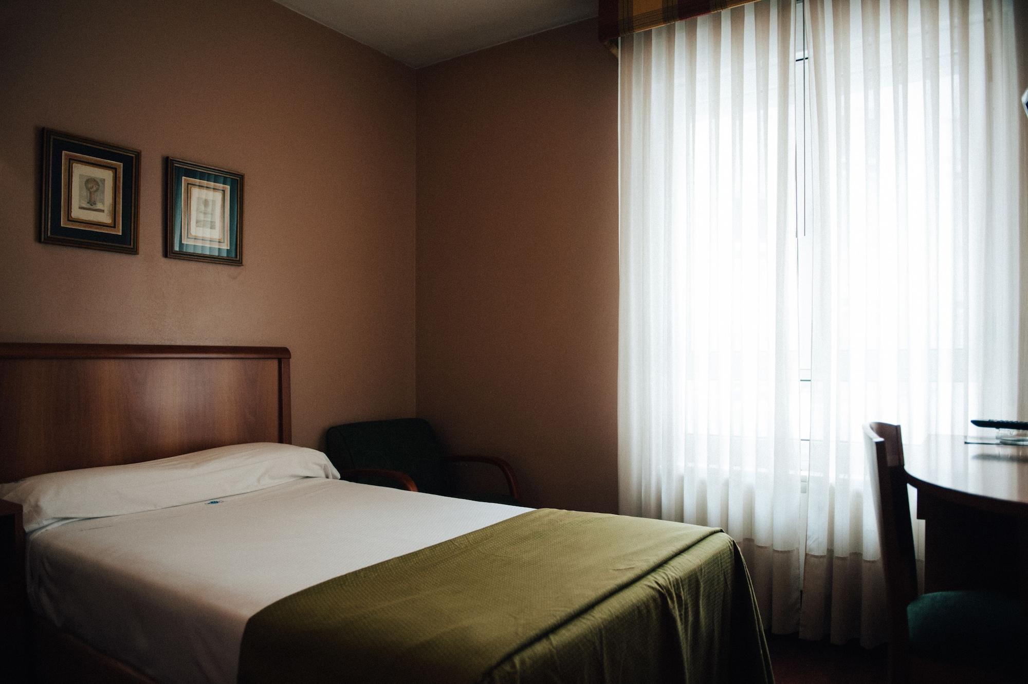 Hotel Carreno Oviedo Luaran gambar