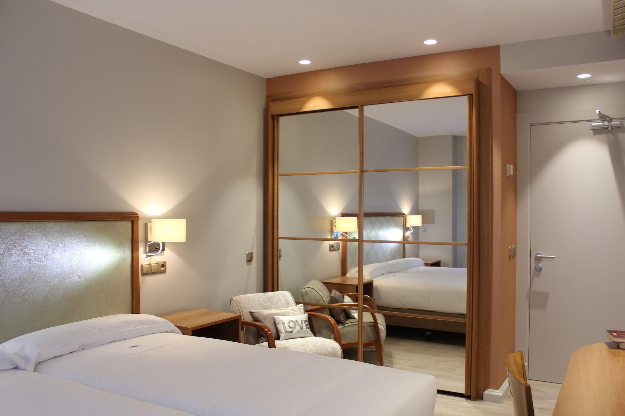 Hotel Carreno Oviedo Luaran gambar