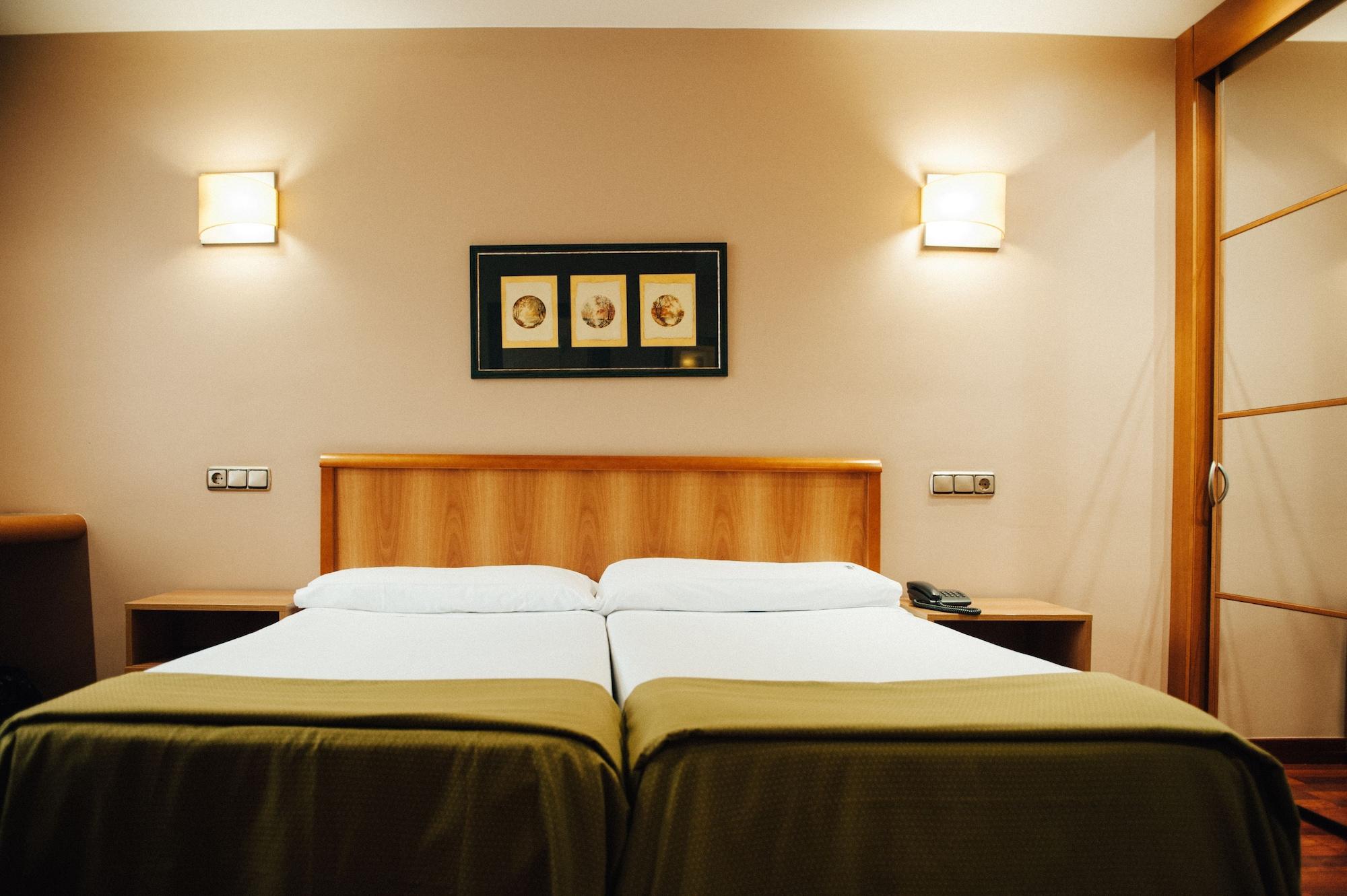 Hotel Carreno Oviedo Luaran gambar