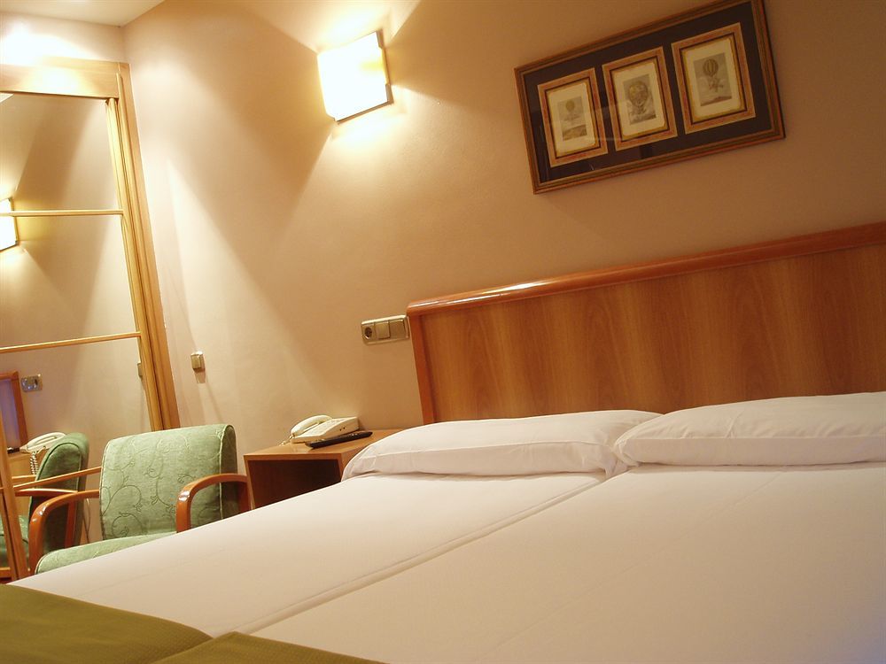 Hotel Carreno Oviedo Luaran gambar