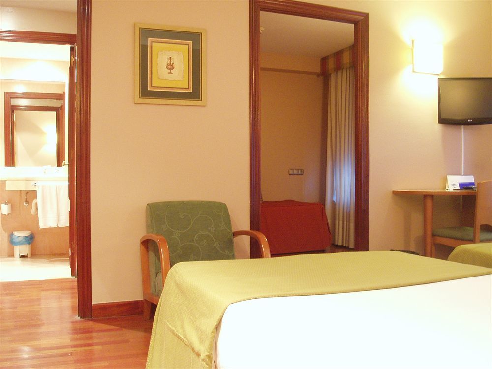Hotel Carreno Oviedo Luaran gambar