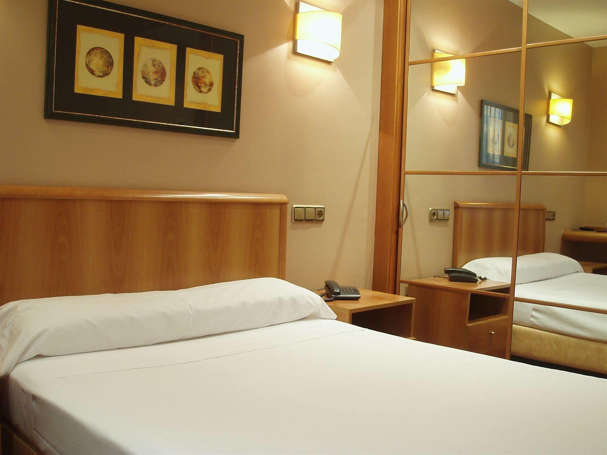 Hotel Carreno Oviedo Luaran gambar