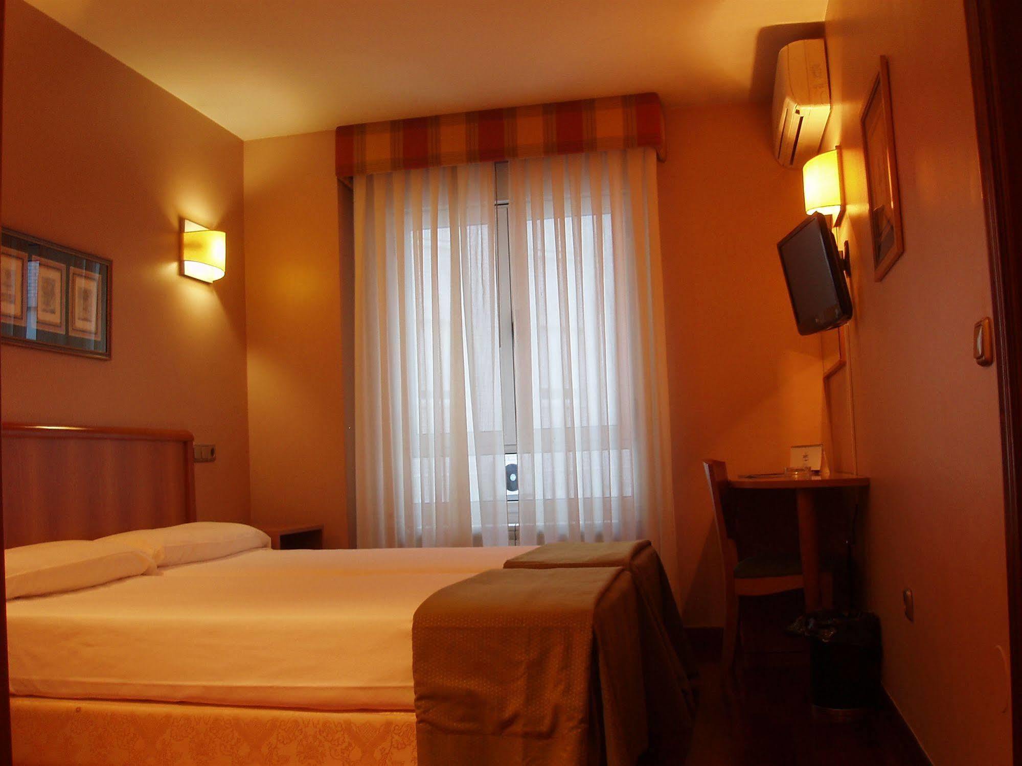Hotel Carreno Oviedo Luaran gambar