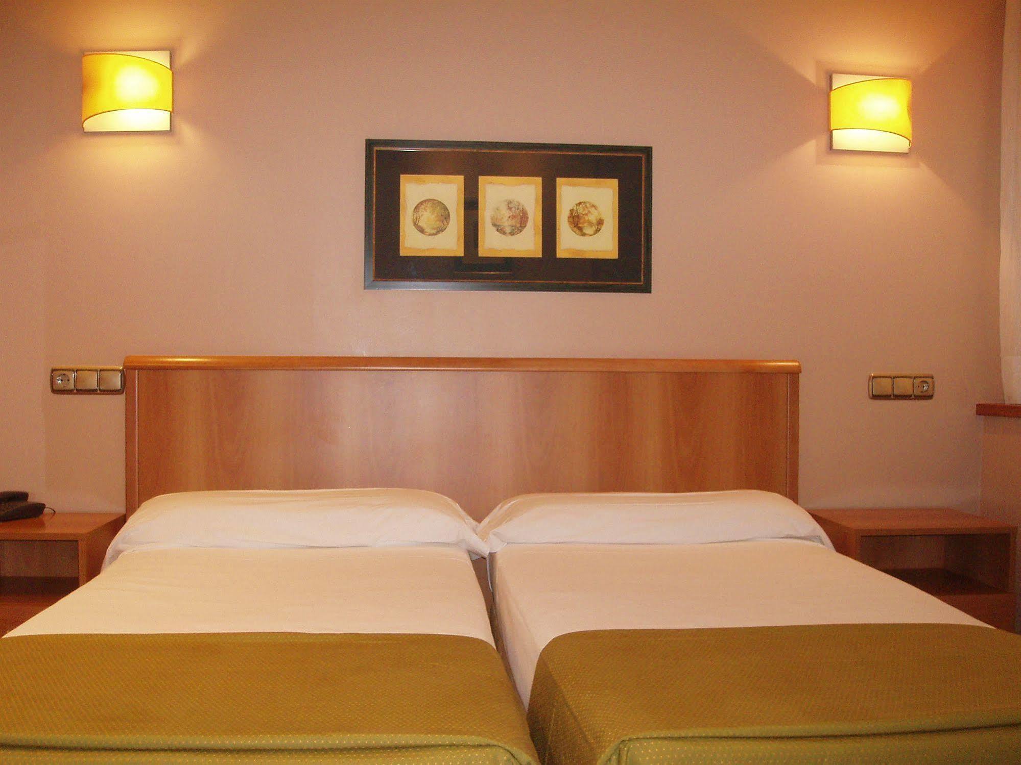 Hotel Carreno Oviedo Luaran gambar