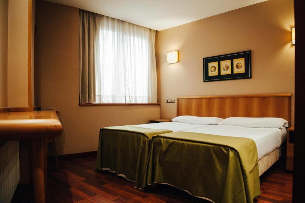 Hotel Carreno Oviedo Luaran gambar